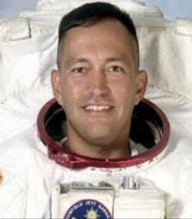 Famous People Born On October 8 - Biography, Life, Interesting Facts