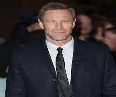 Aaron Eckhart