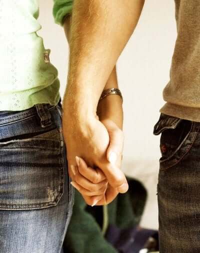 women love little romantic gestures such as hand holding